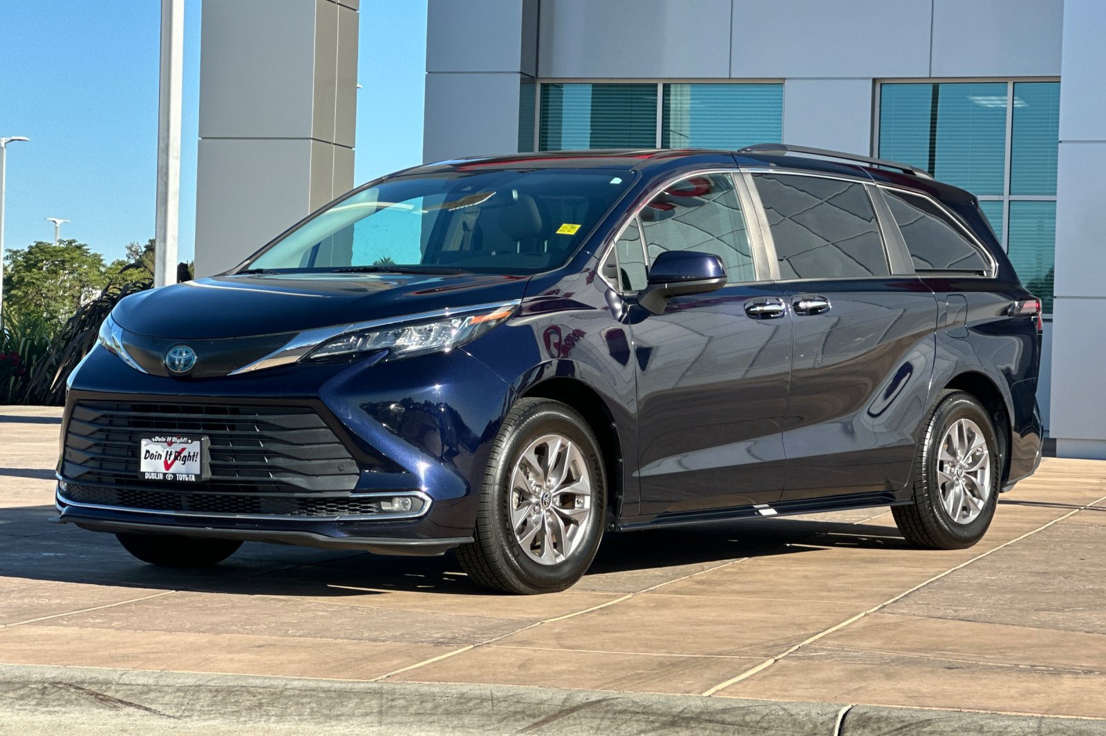 Certified 2023 Toyota Sienna XLE FWD image 10