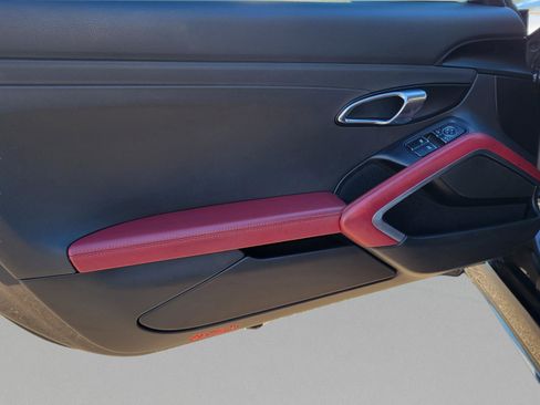 Used 2017 Porsche 718 Boxster Base image 8