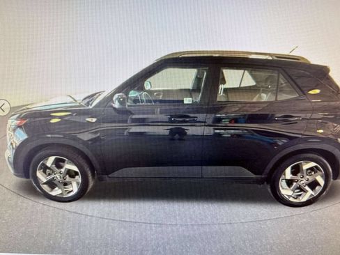 Used 2026 Hyundai Venue SEL FWD image 6