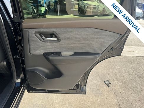 Used 2023 Nissan Rogue SV image 12