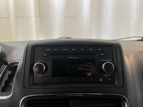 Used 2011 Dodge Grand Caravan Mainstreet image 16