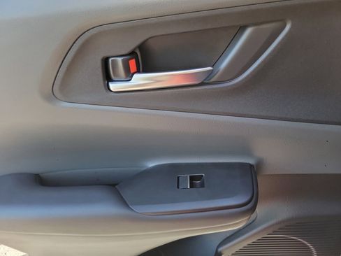 Used 2025 Toyota Prius XLE image 8