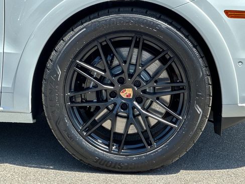 New 2026 Porsche Cayenne GTS AWD/4WD image 43