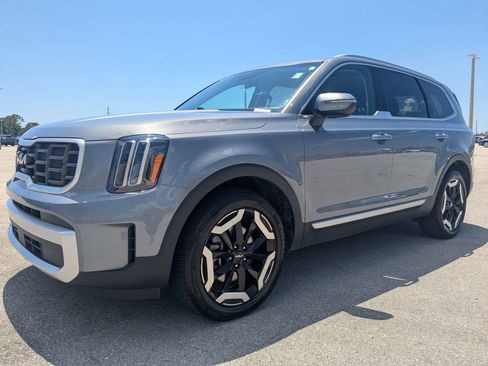 Certified 2025 Kia Telluride S FWD image 9