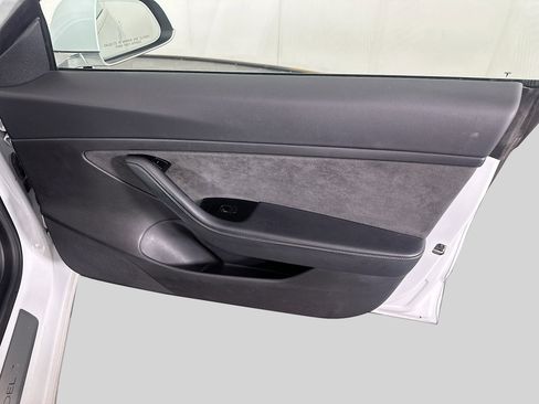 Used 2020 Tesla Model 3 Standard Range Plus image 29