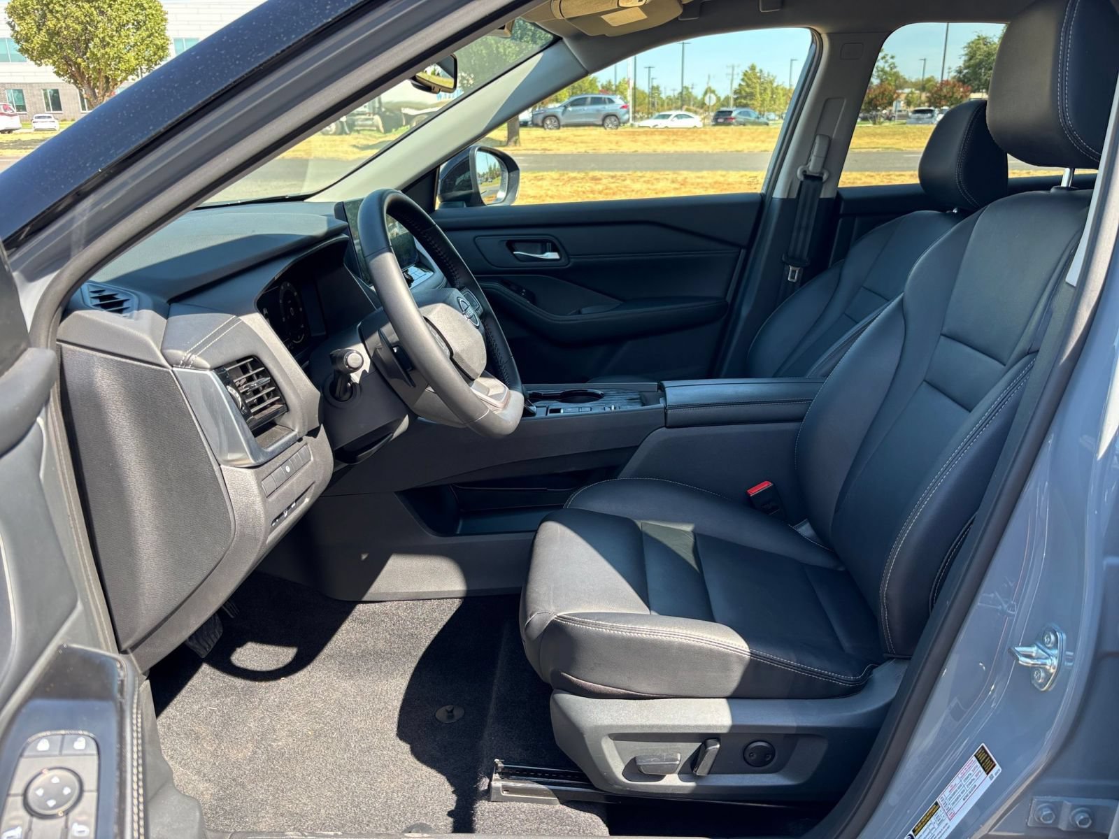 Used 2026 Nissan Rogue SL FWD image 29