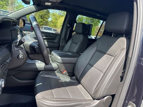 Used 2023 GMC Yukon XL Denali w/ Advanced Technology Package AWD/4WD image 16