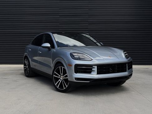 Certified 2025 Porsche Cayenne Coupe image 9