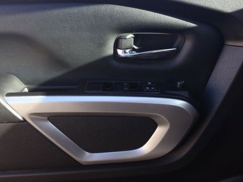 Certified 2022 Nissan Titan SV image 23