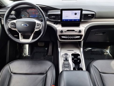 Used 2024 Ford Explorer XLT w/ Equipment Group 202A image 16