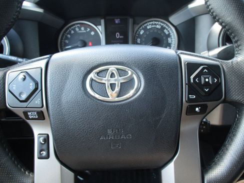 Used 2017 Toyota Tacoma SR5 RWD image 15