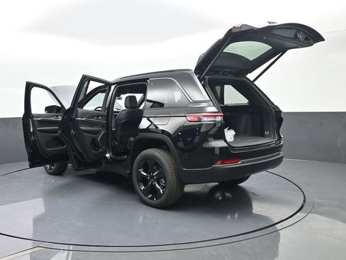 New 2026 Jeep Grand Cherokee Limited w/ Limited Altitude Package RWD image 61
