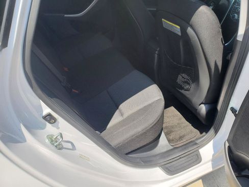 Used 2016 Hyundai Elantra GT FWD image 7
