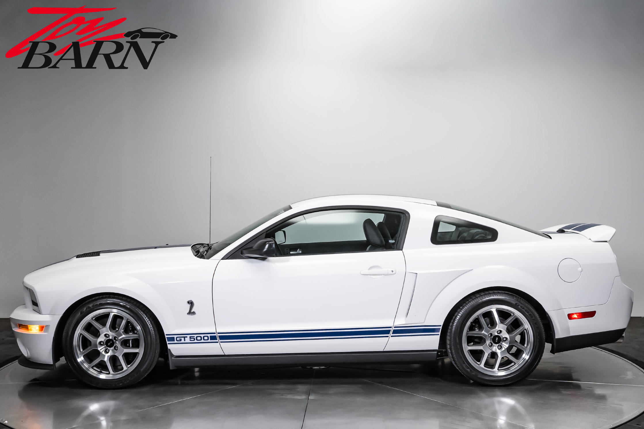 Used 2008 Ford Mustang Shelby GT500 RWD image 2