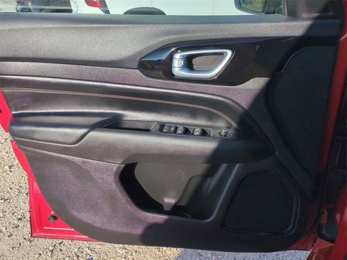 Used 2022 Jeep Compass Limited image 21