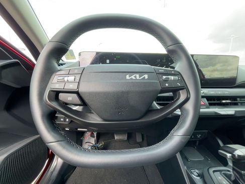 Used 2025 Kia K4 EX image 17