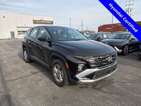 Used 2025 Hyundai Tucson SE image 1