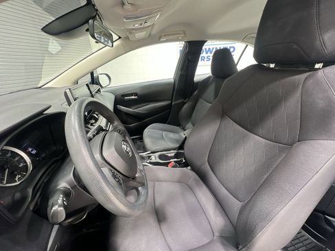 Used 2020 Toyota Corolla LE image 11