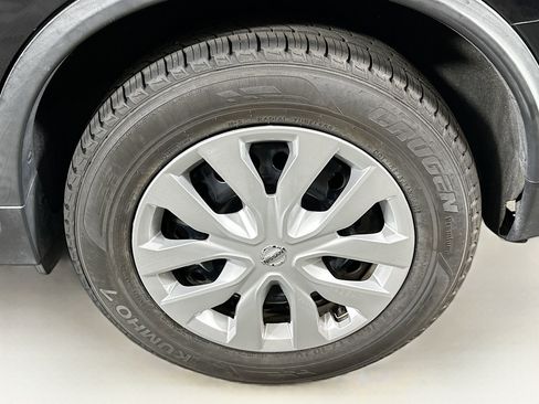 Used 2020 Nissan Rogue S FWD image 11