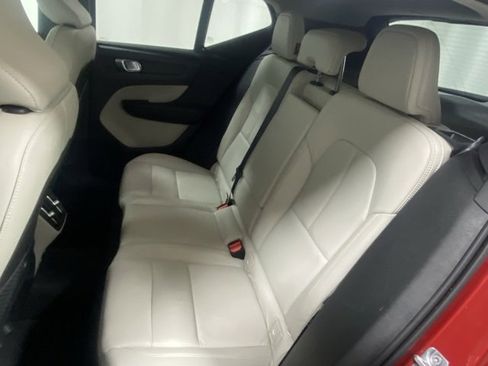 Used 2019 Volvo XC40 T5 Momentum image 14
