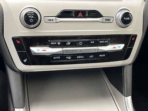 Used 2023 Ford Explorer XLT w/ Equipment Group 202A image 25