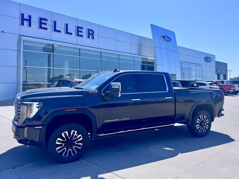 Used 2024 GMC Sierra 3500 Denali Ultimate AWD/4WD image 3
