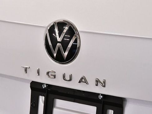 Used 2022 Volkswagen Tiguan SEL R-Line AWD/4WD image 12