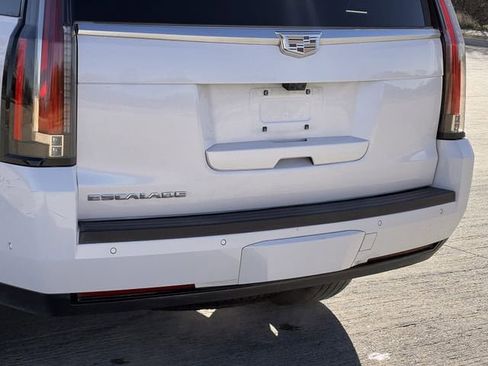 Used 2018 Cadillac Escalade Premium Luxury image 7