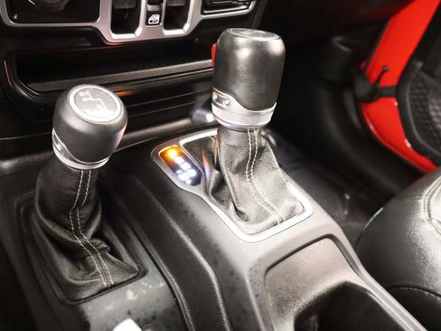 Used 2021 Jeep Wrangler Unlimited Sahara AWD/4WD image 9