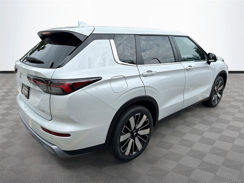 New 2026 Mitsubishi Outlander SE image 7