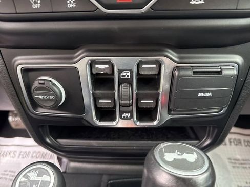 Used 2021 Jeep Wrangler Unlimited Sahara image 24