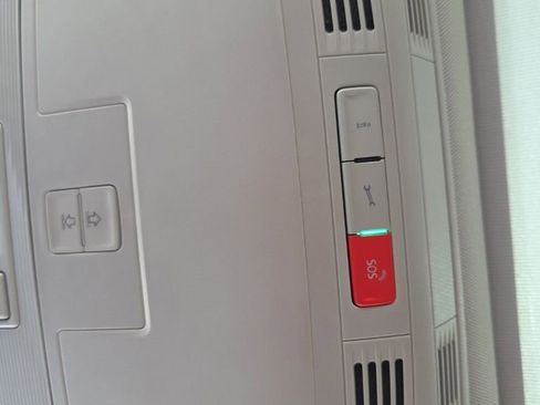 Used 2022 Volkswagen Taos SEL w/ Panoramic Sunroof Package image 34