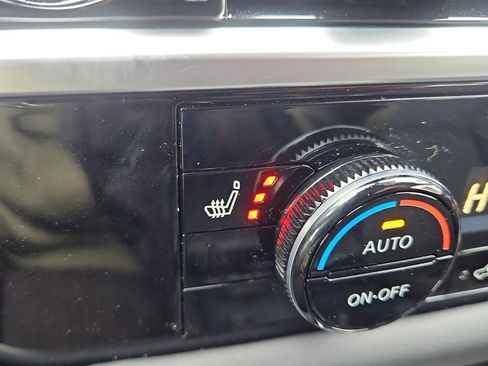 New 2025 Nissan Pathfinder SL w/ Black Appearance Package image 17