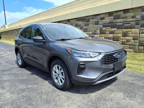 Used 2024 Ford Escape Active AWD/4WD image 2