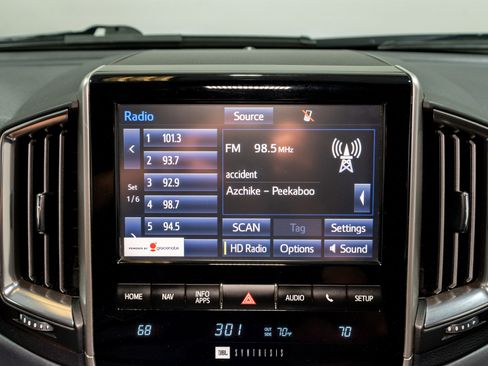 Used 2016 Toyota Land Cruiser image 19