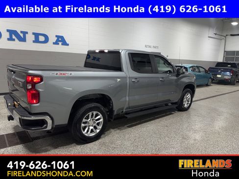 Used 2025 Chevrolet Silverado 1500 LT image 2