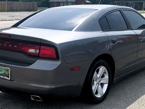 Used 2012 Dodge Charger SE RWD image 5