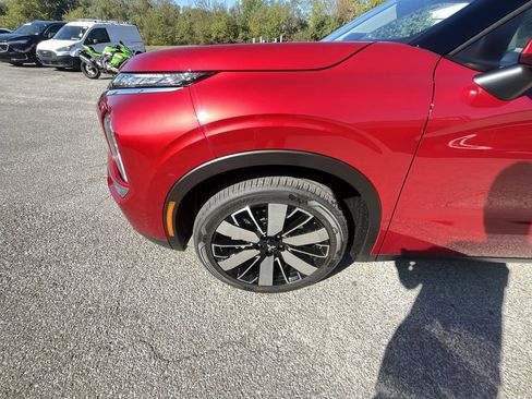 New 2025 Mitsubishi Outlander SE image 10