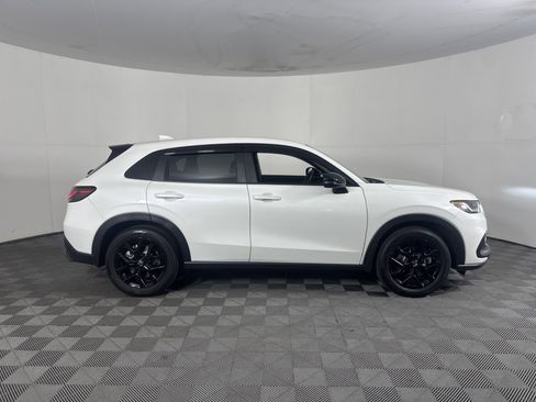 Used 2023 Honda HR-V Sport image 3