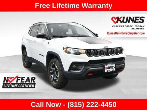 Used 2025 Jeep Compass Trailhawk AWD/4WD image 1