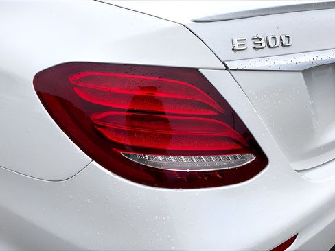 Used 2018 Mercedes-Benz E 300 image 30