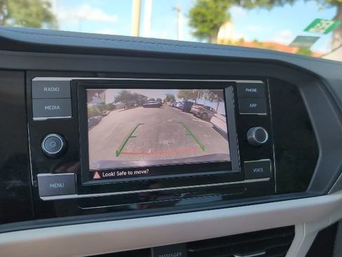 Used 2024 Volkswagen Jetta SE FWD image 18