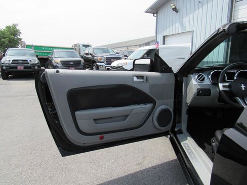 Used 2008 Ford Mustang GT RWD image 22