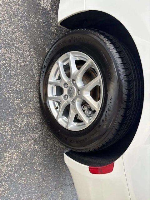 Used 2022 Chrysler Voyager LX FWD image 13