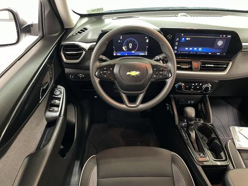 Used 2024 Chevrolet TrailBlazer LS w/ LS Convenience Package FWD image 18