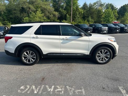 Used 2023 Ford Explorer XLT w/ Equipment Group 202A AWD/4WD image 4