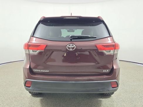 Used 2019 Toyota Highlander XLE FWD image 6