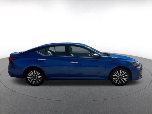 Used 2025 Nissan Altima 2.5 SV FWD image 16