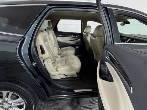 Used 2018 Buick Enclave Essence image 6