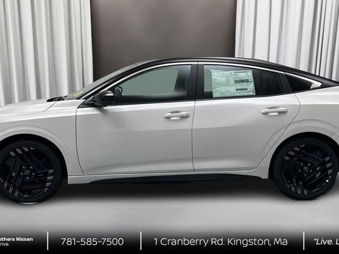 New 2027 Nissan Sentra SR w/ SR Premium Package FWD image 8